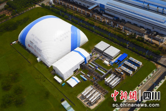 项目像一座蓝白相间的“小山”。AG尊龙登陆汽轮机 供图